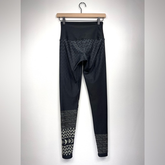 Onzie Las Lunas High Waisted Leggings Black Cream Moon Phases - Picture 9 of 13